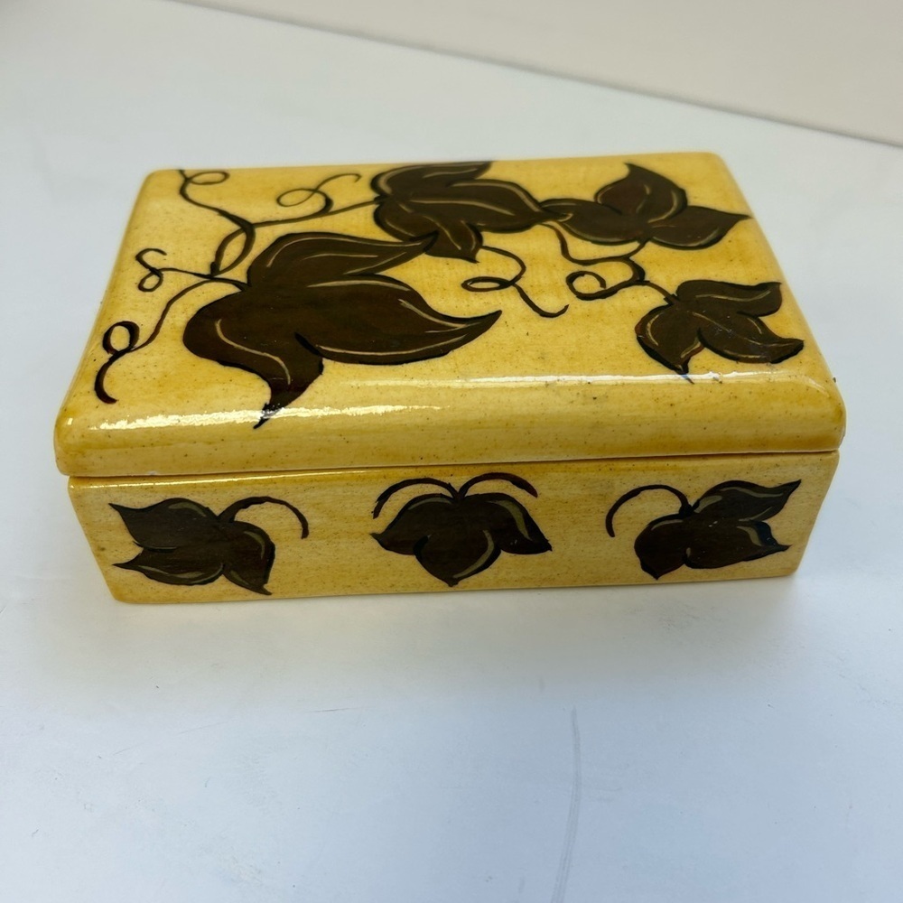 Elegant decorative/ trinket- Jewlery box- had etched by artist on back